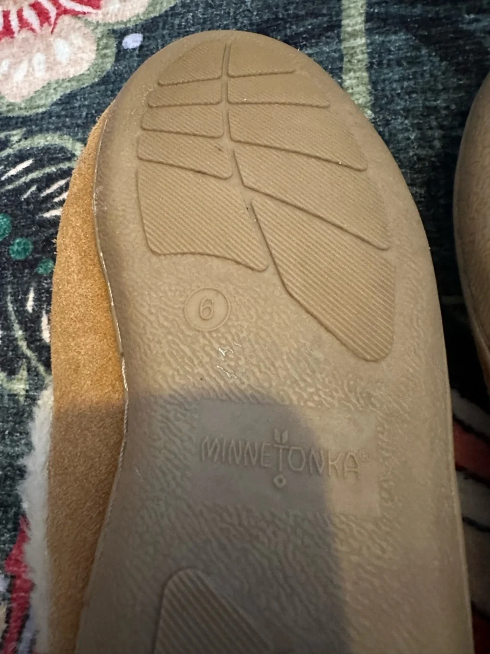 3/$25 Minnetonka Kids Tan Moccasin Slippers with Cream Faux-Fur Lining
